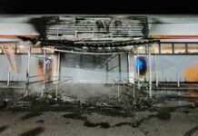 Tentato incendio al nuovo punto vendita Conad, la sindaca: «Nessuna tolleranza, le istituzioni non arretreranno»